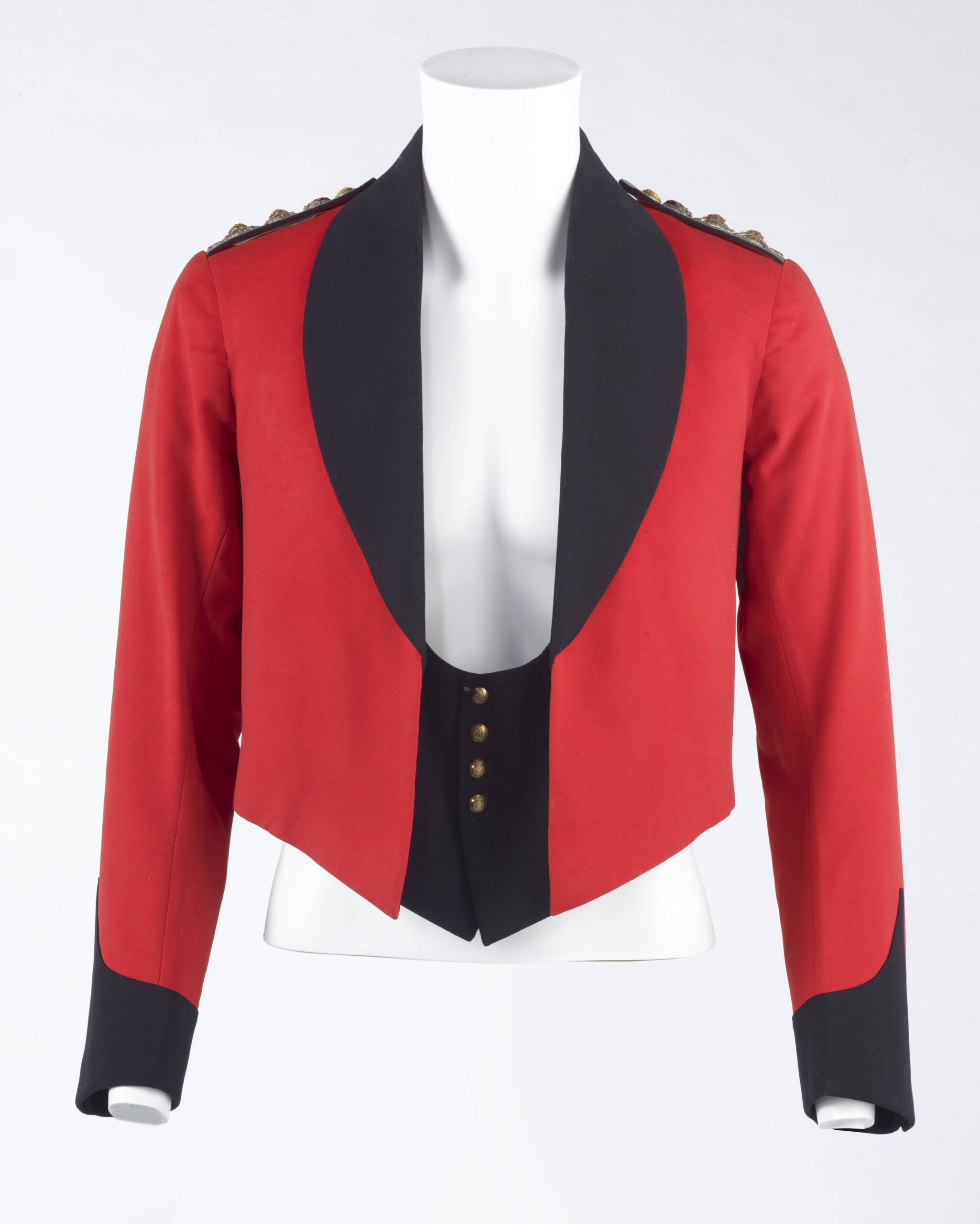 Military uniform mess jacket circa 1914 London by Hobson Sons 1968 CC BY NC ND 4.0 scaled • spencer jacket o chaqueta spencer